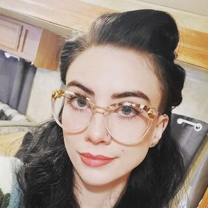 Meet your Posher, Cassie